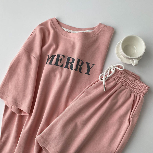 Dnevni set s natpisom i linkovima