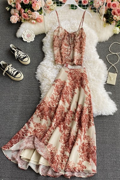 Ljetni ženski komplet s uzorkom i majicom na tanke naramenice