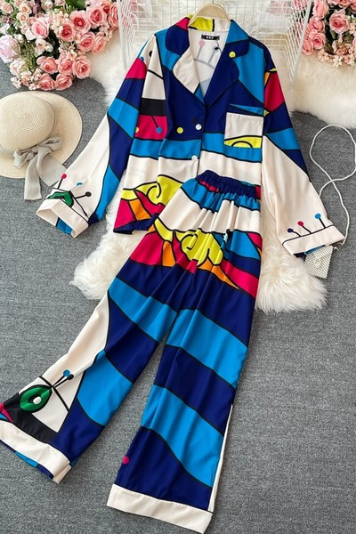 Ženski dnevni set iz dva dijela sa šarenim uzorkom