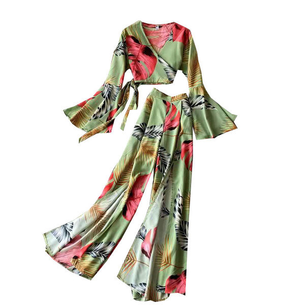 Novi model ženskog kompleta u boji iz dva dijela