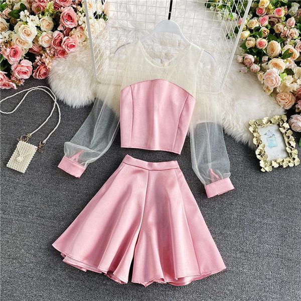 Aktualan ženski komplet sa trakom