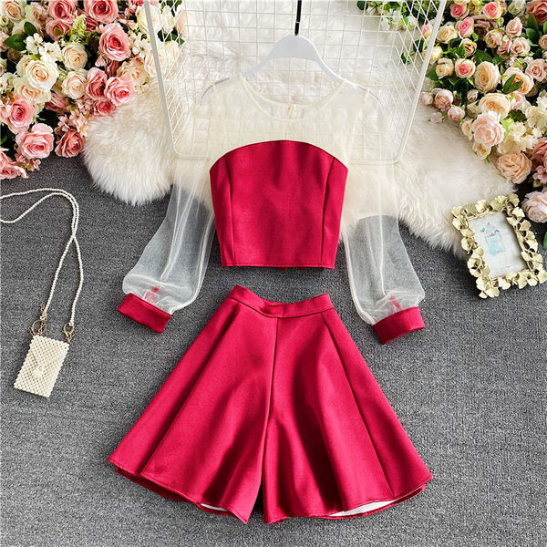 Aktualan ženski komplet sa trakom