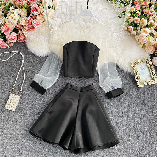 Aktualan ženski komplet sa trakom