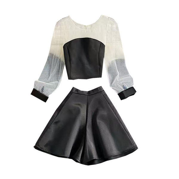 Aktualan ženski komplet sa trakom