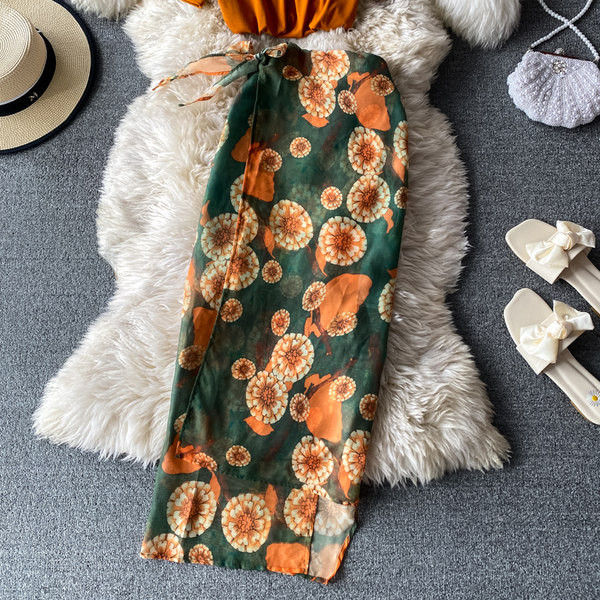 Moderan ženski komplet iz dva dijela - duga suknja i majica