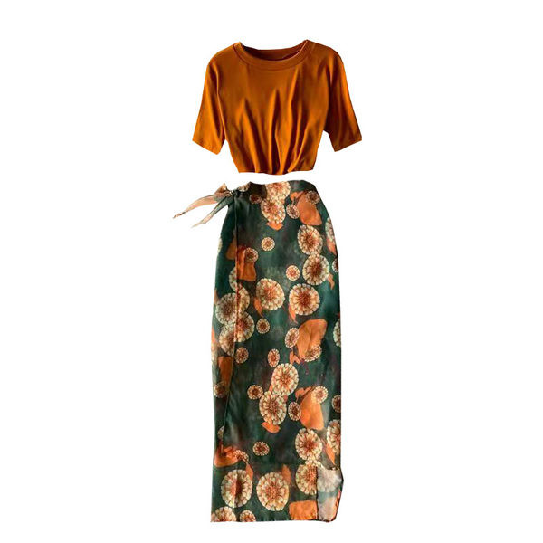 Moderan ženski komplet iz dva dijela - duga suknja i majica