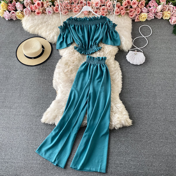 Sieviešu komplekts ar blūzi un garām piedurknēm