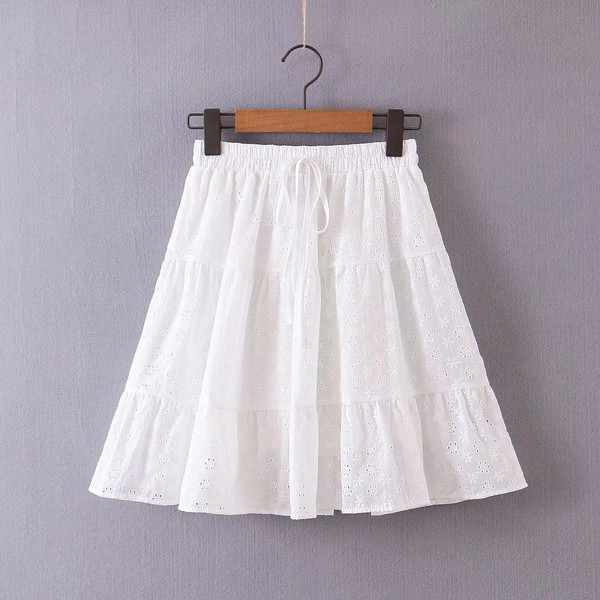 Komplet proljeće ljeto u bijeloj boji - bluza i suknja