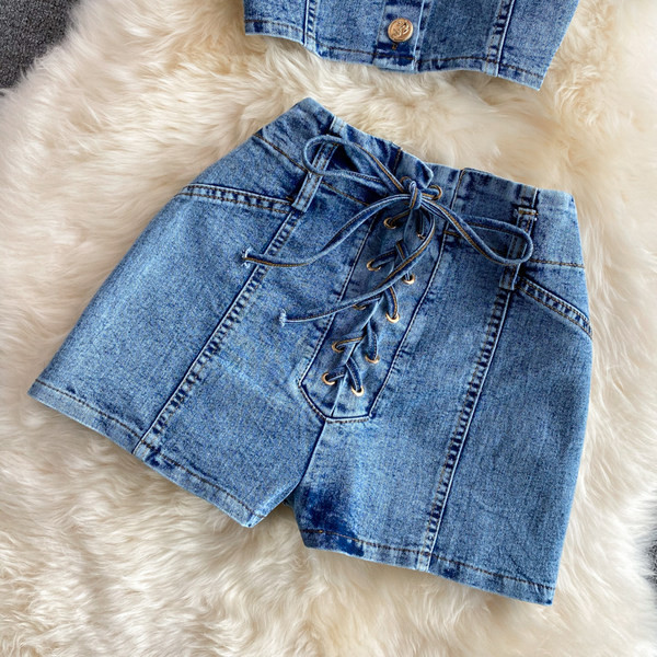 Novi model ženskog teksas kompleta na dugmad u plavoj boji