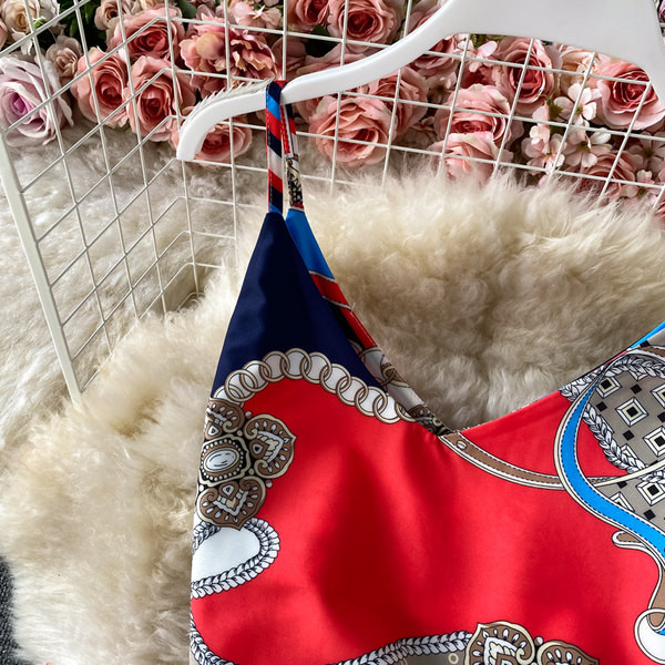 Ženski komplet u boji iz dva dijela - majica bez rukava i suknja