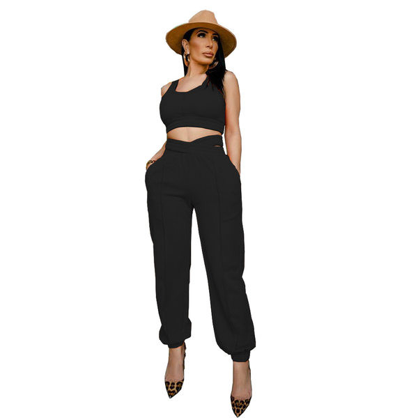 Sportsko-elegantno žensko odijelo s poprsjem i dugim hlačama