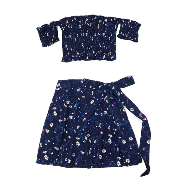 Sieviešu komplekts ar ziedu motīviem un saitēm