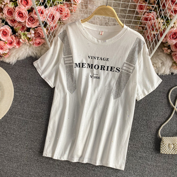 Ženski komplet iz dva dijela - kratke hlače i majica