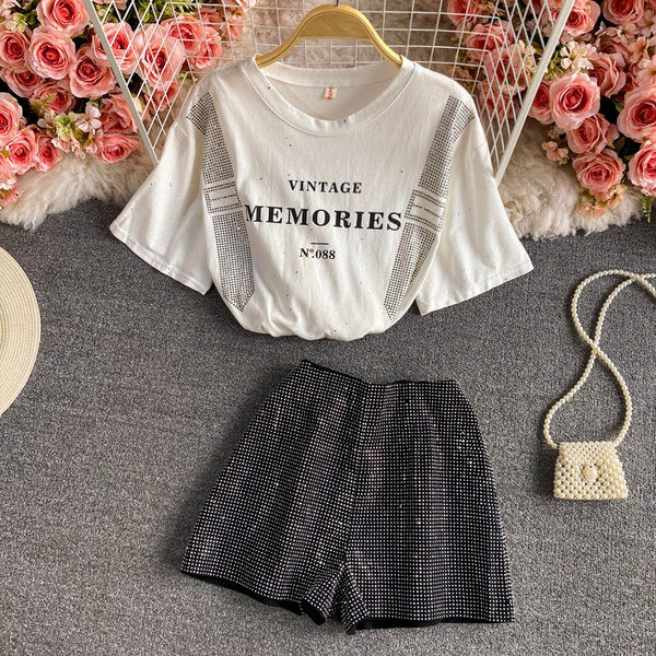 Ženski komplet iz dva dijela - kratke hlače i majica