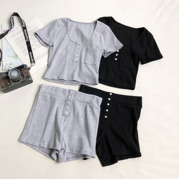 Ženski casual set s gumbima i džepom