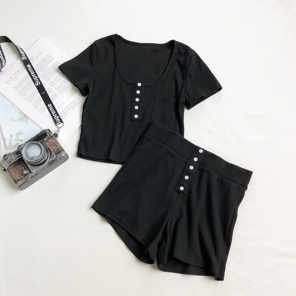 Ženski casual set s gumbima i džepom