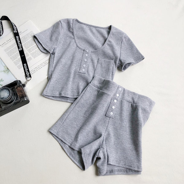 Ženski casual set s gumbima i džepom