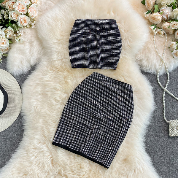 Ženski moderan set sa kamenčićima iz dva dijela