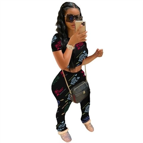 Novi model ženskog kompleta iz dva dela sa natpisima - šest boja