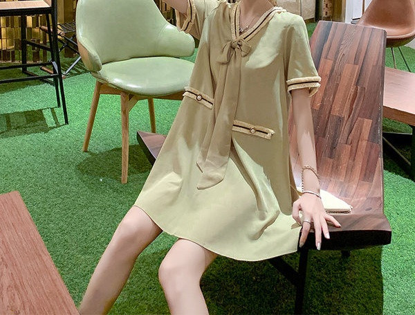 Aktualan model ženskog kroja za trudnice