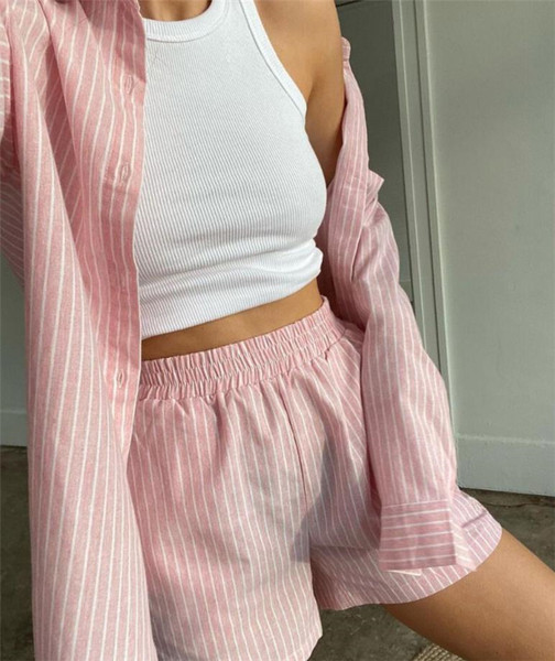 Ženski prugasti komplet iz 2 dijela - košulja i kratke hlače