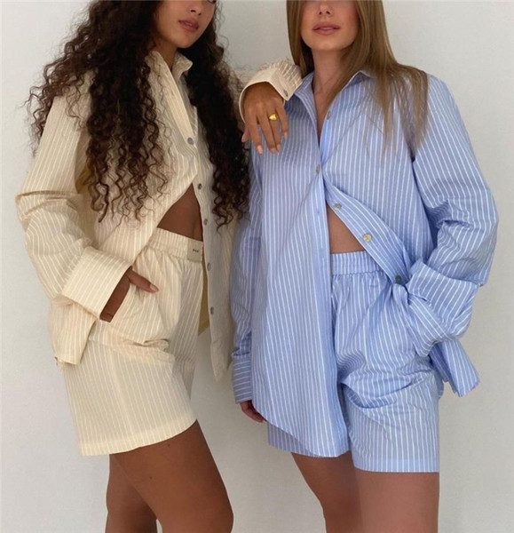 Ženski prugasti komplet iz 2 dijela - košulja i kratke hlače