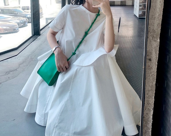 Elegantna ženska haljina s ovalnim izrezom za trudnice