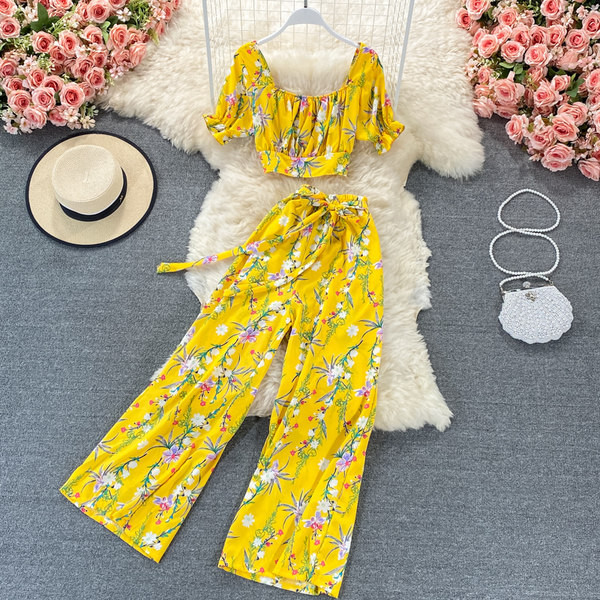 Novi model ženskog kompleta sa cvjetnim uzorkom i trakom