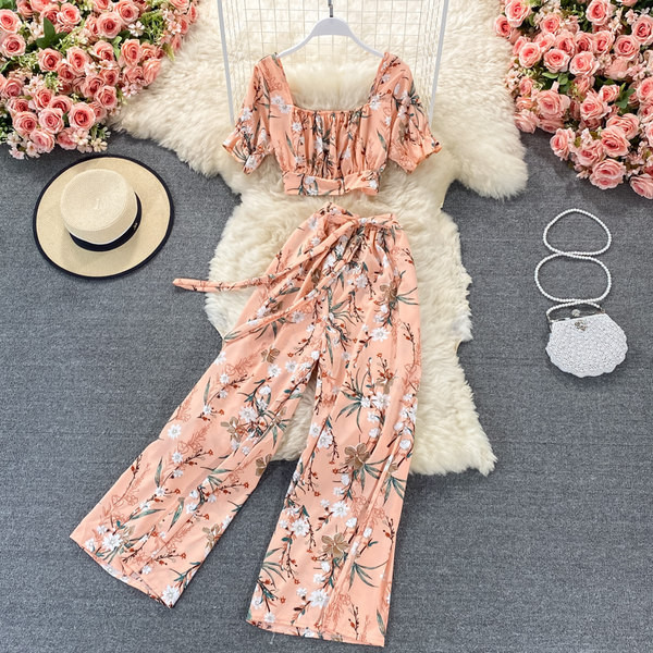 Novi model ženskog kompleta sa cvjetnim uzorkom i trakom