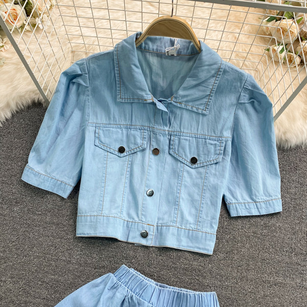 Ženski moderan set s gumbima i elastičnim strukom