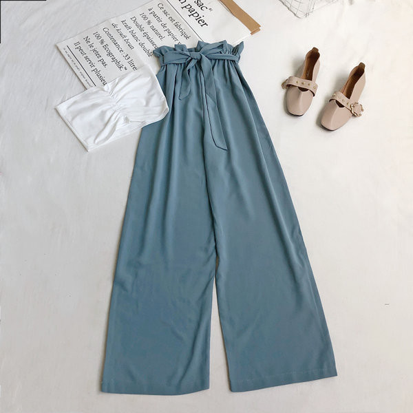 Aktualan ženski komplet-hlače i bustier