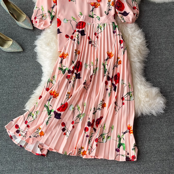 Moderan ženski komplet s cvjetnim uzorkom i plisiranom suknjom