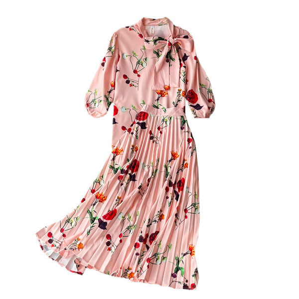 Moderan ženski komplet s cvjetnim uzorkom i plisiranom suknjom