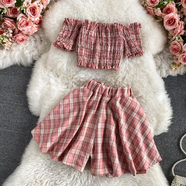 Ljetni karirani ženski komplet kratke hlače i top