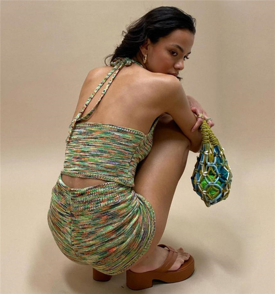 Dnevni ženski set od tankog pletiva - majica bez rukava i kratke hlačice