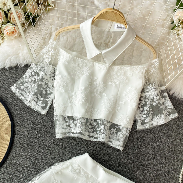 Moderan ženski komplet u bijeloj boji sa čipkom