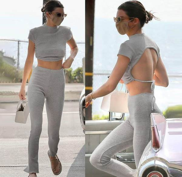 Moderan casual komplet bluze s golim leđima i hlača s prorezima