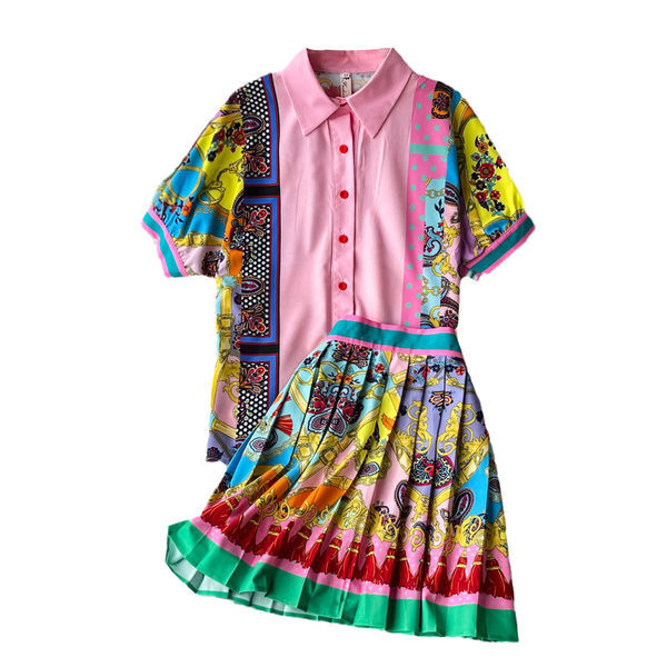 Ženski komplet u boji s klasičnom kragnom i kratkim rukavima