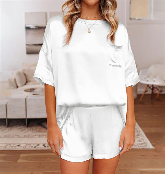 Ženski satenski komplet iz dva dijela - bluza sa džepom i kratke hlačice