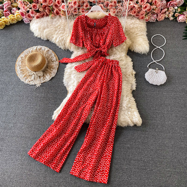 Moderan ženski proljetni set na točkice