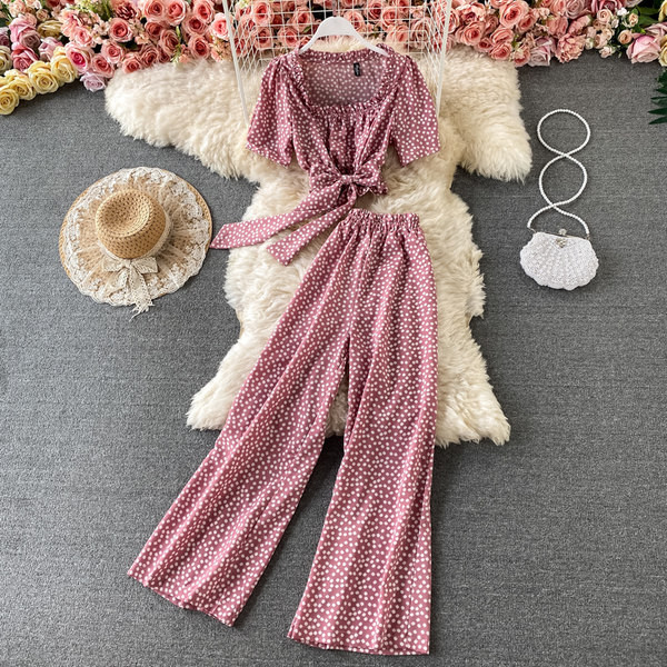 Moderan ženski proljetni set na točkice