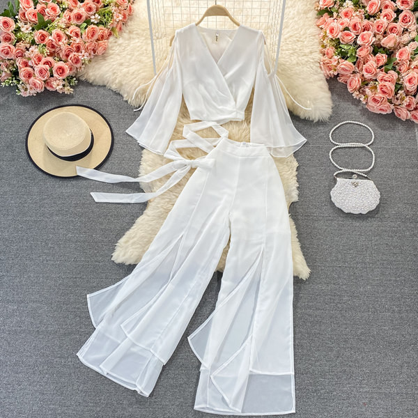 Moderan ženski komplet s kravatama i špic izrezom