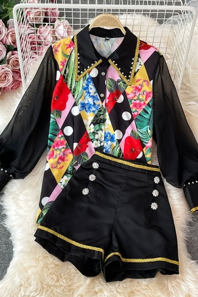 Ženski ljetni komplet s uzorkom u boji i klasičnim ovratnikom