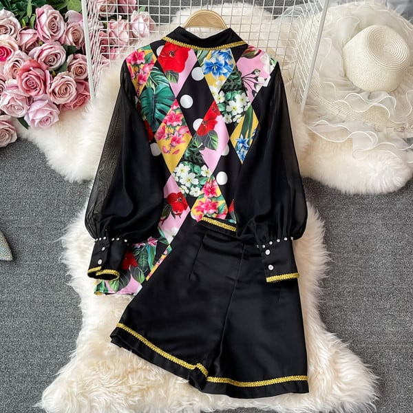 Ženski ljetni komplet s uzorkom u boji i klasičnim ovratnikom