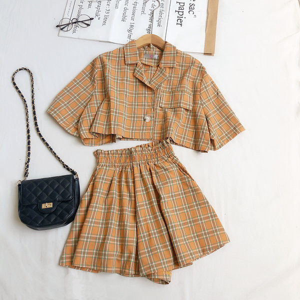 Ženski karirani set iz dva dijela sa gumbom