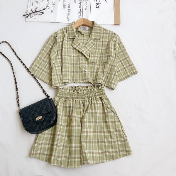 Ženski karirani set iz dva dijela sa gumbom