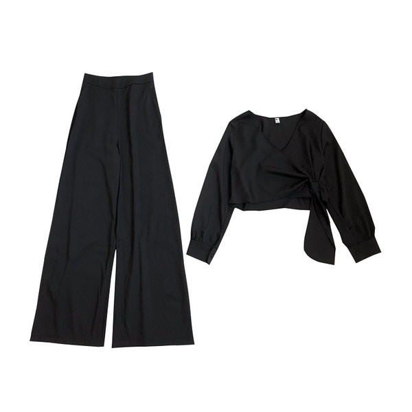 Moderan ženski komplet sa kravatama