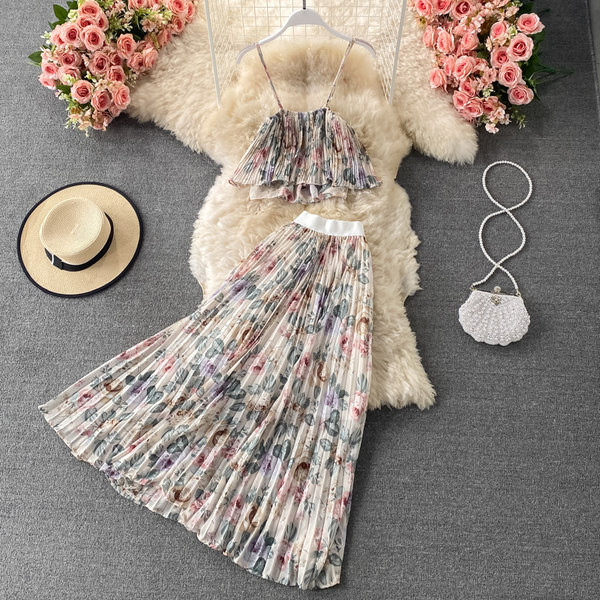 Ljetni ženski komplet iz dva dijela sa cvjetnim ukrasom