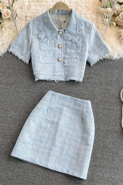 Ženski komplet iz dva dela je roze i plave boje