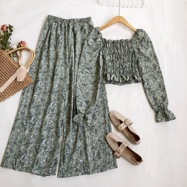 Ženski komplet sa cvjetnim motivima - iz dva dijela